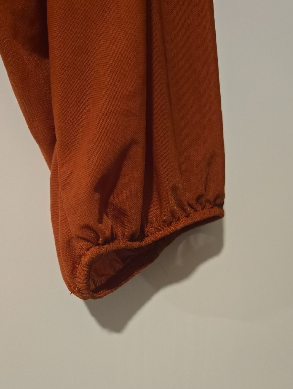 Lulu's Rust Drawstring Ruched Long-Sleeve Crop - Picture 3 of 7